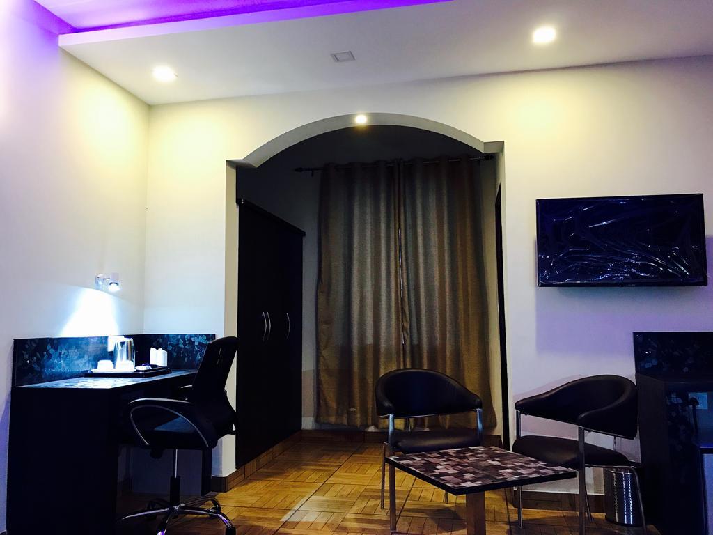 The Park Residency Hotel Greater Noida Eksteriør billede