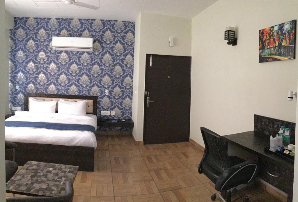 The Park Residency Hotel Greater Noida Eksteriør billede