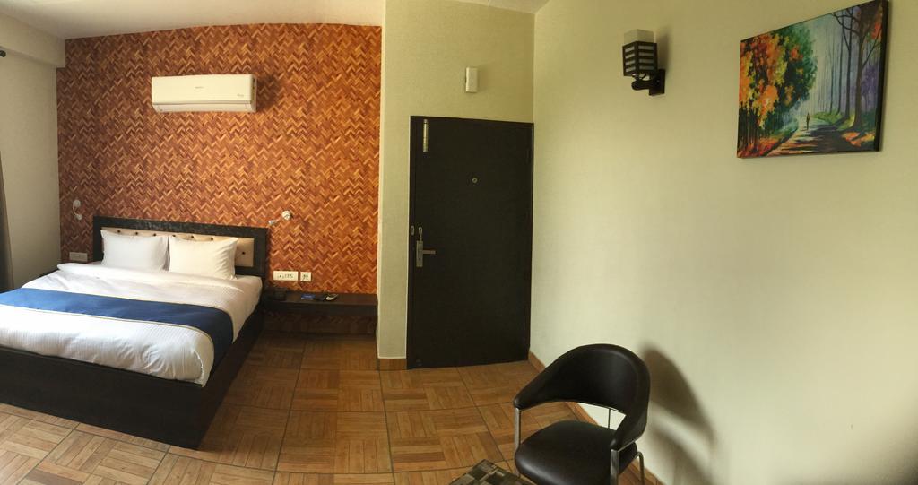 The Park Residency Hotel Greater Noida Eksteriør billede