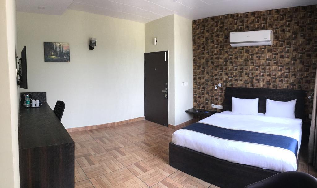 The Park Residency Hotel Greater Noida Eksteriør billede